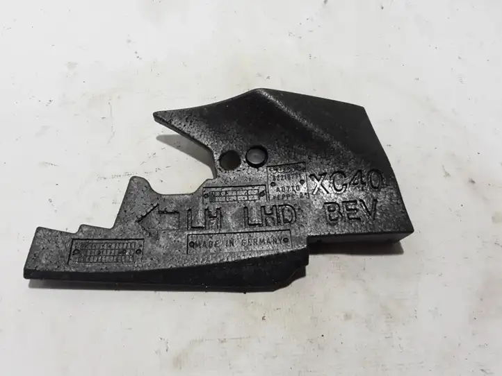 Volvo XC40 (2017 - )  32216771 Другая деталь салона