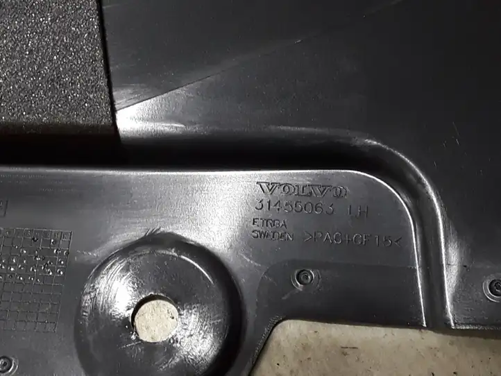 Volvo XC40 (2017 - )  31455063 Задняя oтделка