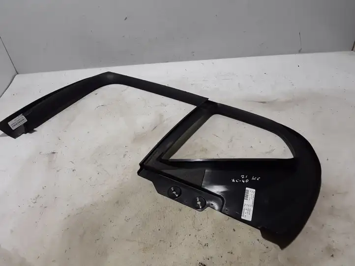 Volvo XC40 (2017 - )  31455063 Задняя oтделка