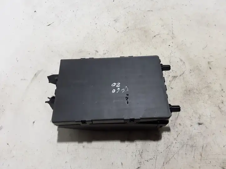 Volvo V60 (2018 - )  32142591 Блок предохранителей