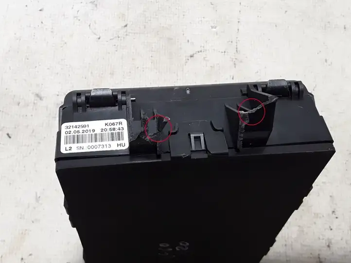 Volvo V60 (2018 - )  32142591 Блок предохранителей