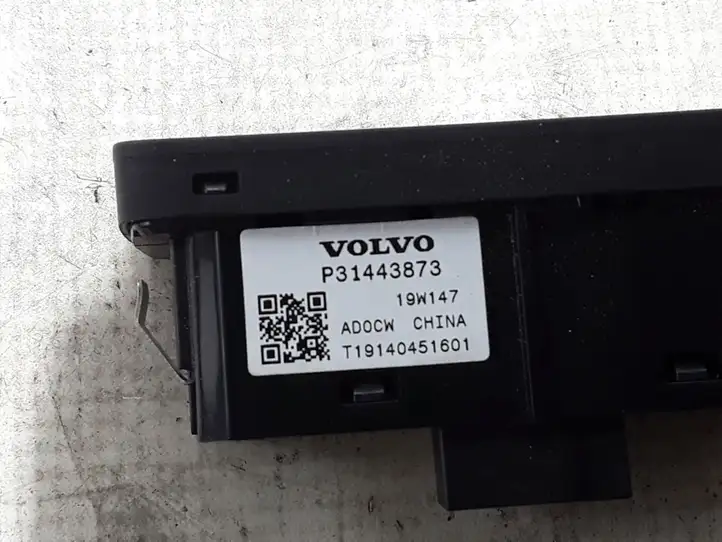 Volvo V60 (2018 - ) 31443873 Кнопка закрытия крышки багажника — фото 2