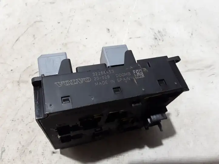 Volvo XC60 (2017 - ) 32268453 Блок предохранителей — фото 3