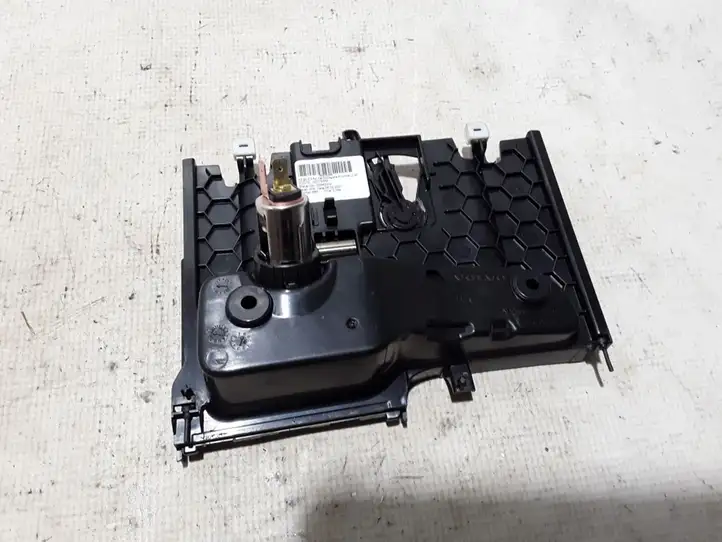 Volvo XC60 (2017 - )  32275471 Пепельница