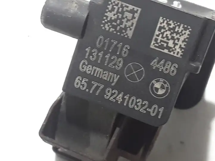 BMW 5 F10 F11 (2009 - 2016) 9241032 Датчик удара SRS — фото 3