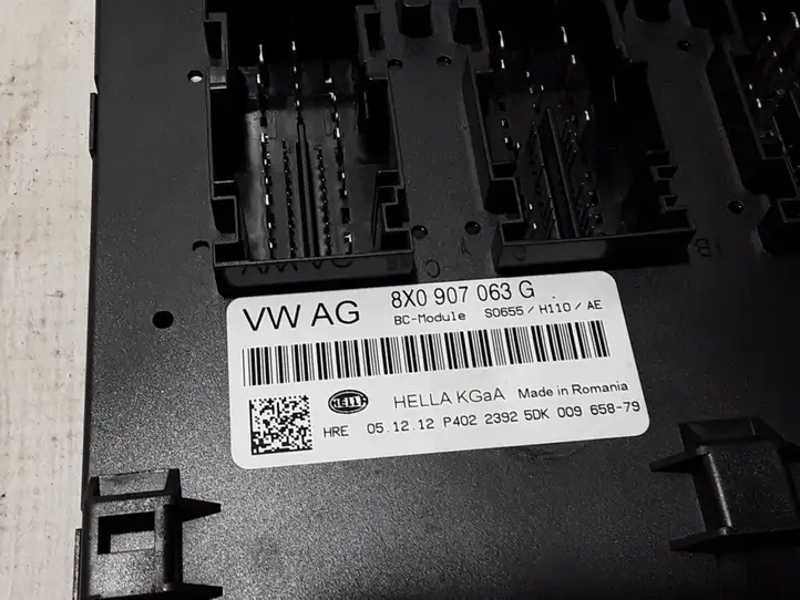 Audi A1 (2010 - 2014) 8X0907063G Модуль комфорта — фото 2