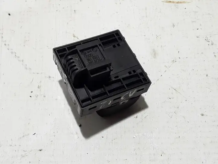 Audi A1 (2010 - 2014) 8X0959851A Кнопка стеклоподъемников — фото 2