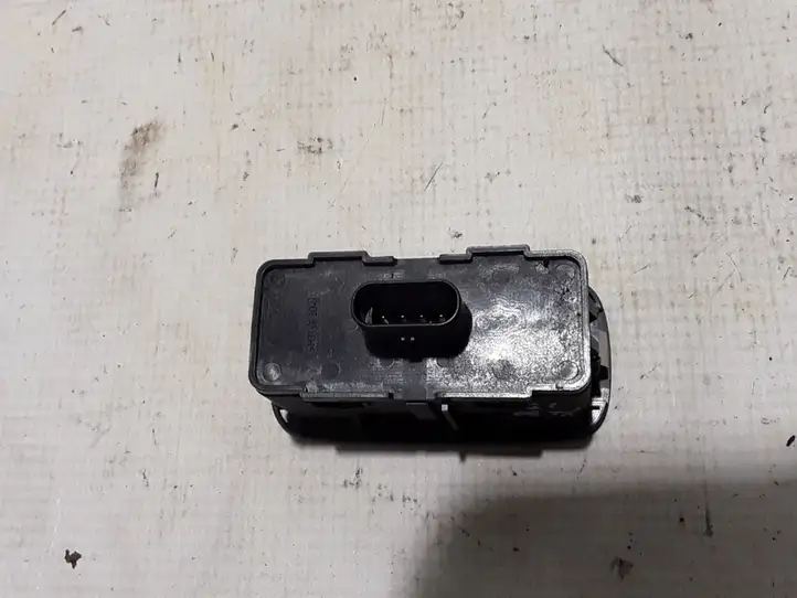 Volvo XC90 (2014 - 2019) 31376890 Кнопка закрытия багажника — фото 2