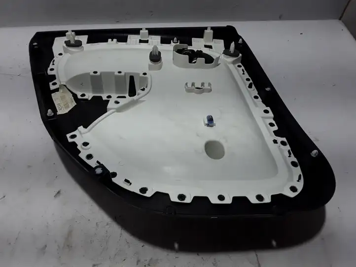 Renault Twingo III (2014 - )  829A01868R Обшивка задней двери