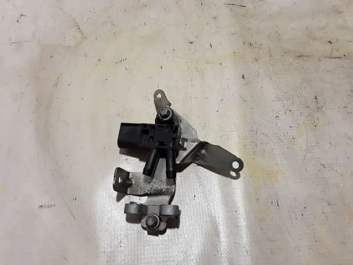 Mercedes-Benz GLA W156 (2013 - 2017)  A0071536028 Другой датчик