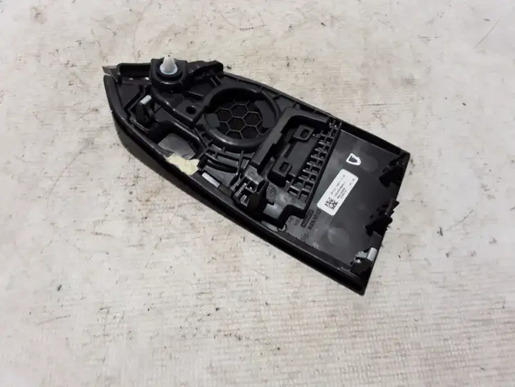 Renault Espace (2015 - 2019)  682116305R Отделка внутренней панели