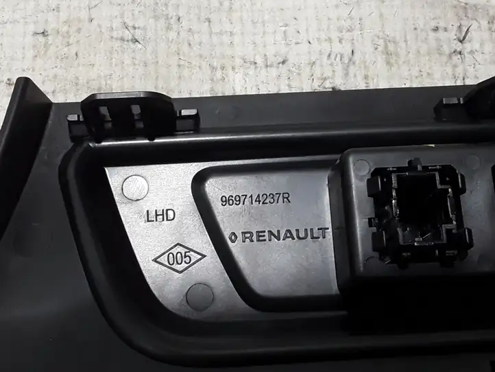 Dacia Sandero III (2016 - ) 969714237R Отделка внутренней панели салона — фото 2