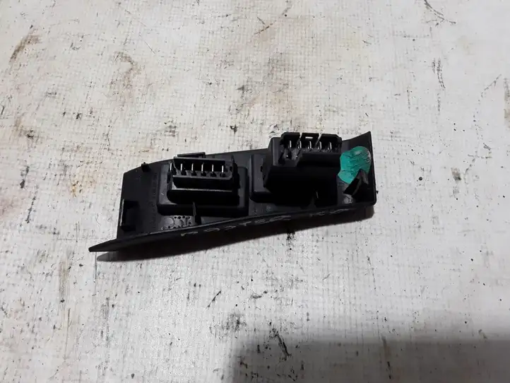 Renault Master II (1998 - 2003) 8200110319 Кнопка стеклоподъемников — фото 2