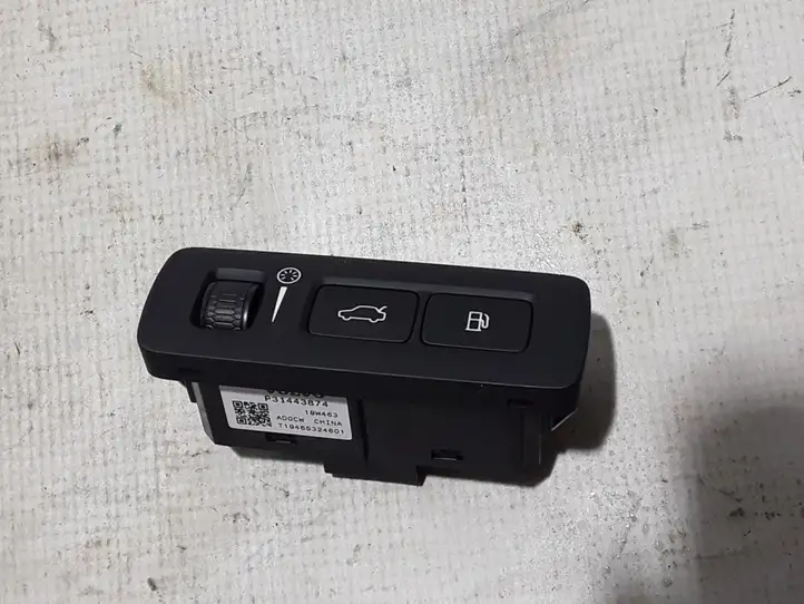 Volvo XC90 (2019 - ) 31443874 Кнопка закрытия крышки багажника — фото 1