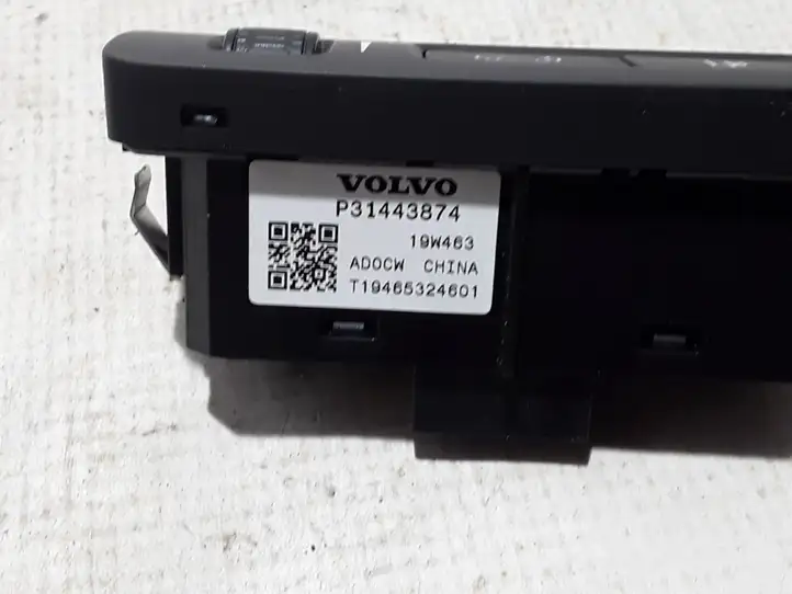 Volvo XC90 (2019 - ) 31443874 Кнопка закрытия крышки багажника — фото 2