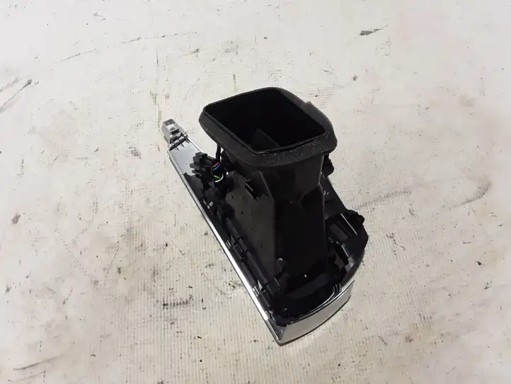 Audi A6 C7 (2014 - 2018) 4G1820901 Боковой воздушный дефлектор — фото 3