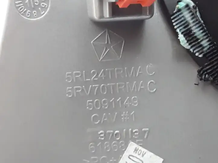 Chrysler Pacifica (2016 - ) 5RL24TRMAC Отделка панели приборов — фото 2