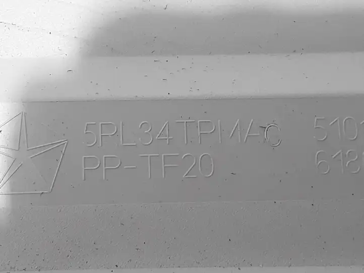 Chrysler Pacifica (2016 - ) 5RL34TRMAC Вещевой ящик — фото 3