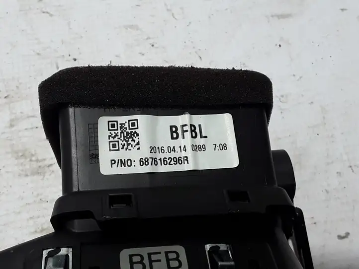 Renault Megane III (2009 - 2016) 687616296R Боковой воздушный дефлектор — фото 2