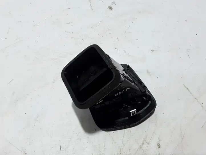 Volvo V60 (2018 - ) 31477272 Боковой воздушный дефлектор — фото 3