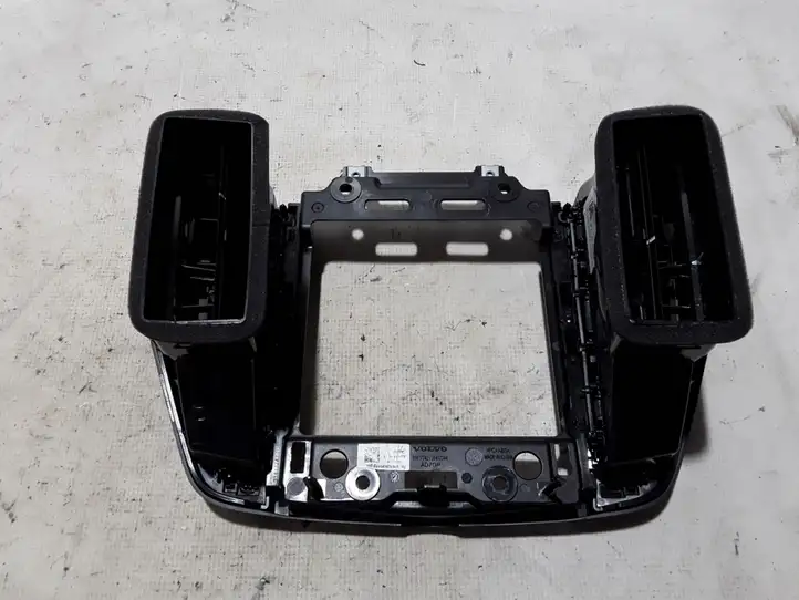Volvo XC60 (2017 - ) 31417742 Центральный воздушный дефлектор — фото 2