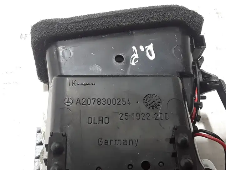 Mercedes-Benz E C207 W207 (2009 - 2017) A2078300254 Боковой воздушный дефлектор — фото 2