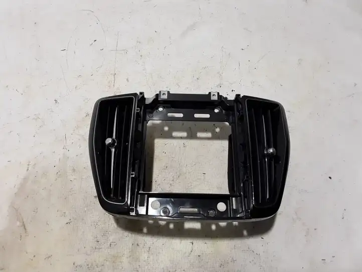 Volvo XC60 (2017 - )  31417742 Центральный дефлектор