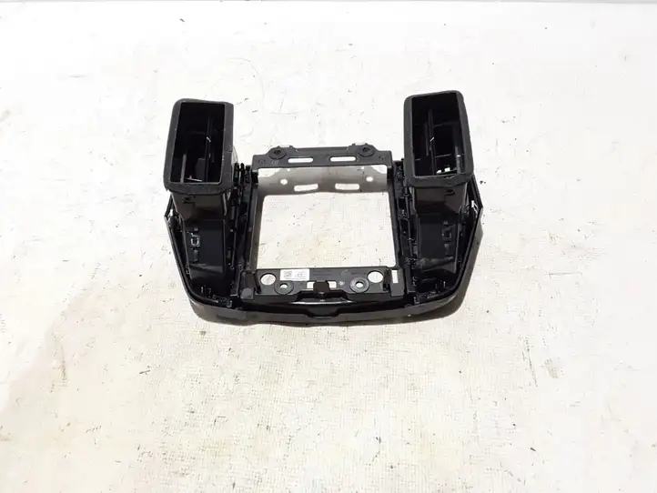 Volvo XC60 (2017 - )  31417742 Центральный дефлектор