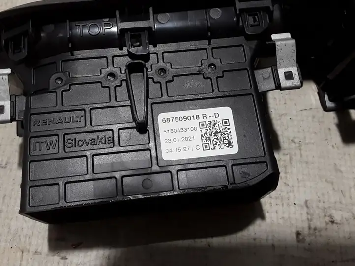 Dacia Sandero III (2016 - ) 687509018R Центральный воздушный дефлектор — фото 2