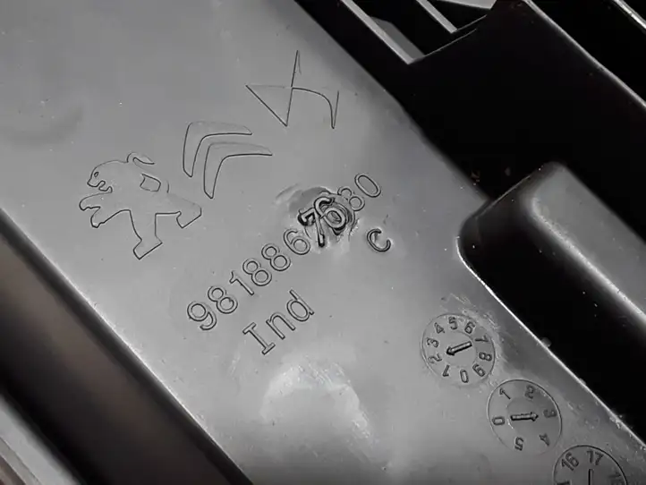 Peugeot 2008 II (2019 - ) 9818867680 Комплект инструментов — фото 2