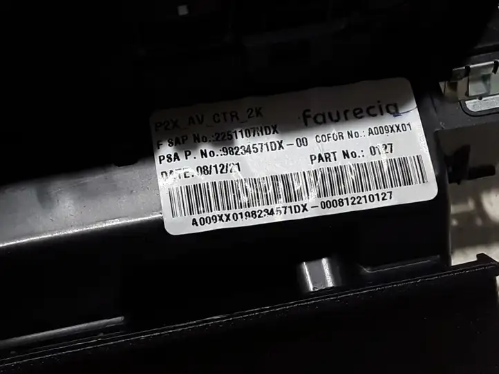 Peugeot 208 (2019 - ) 98234571DX Центральный воздушный дефлектор — фото 3