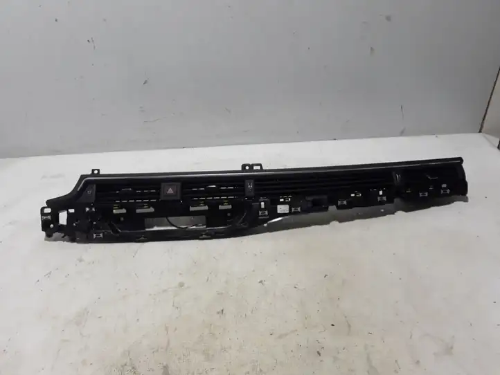 Audi A4 S4 B9 (2015 - 2019) 8W1820902D Боковой воздушный дефлектор — фото 1