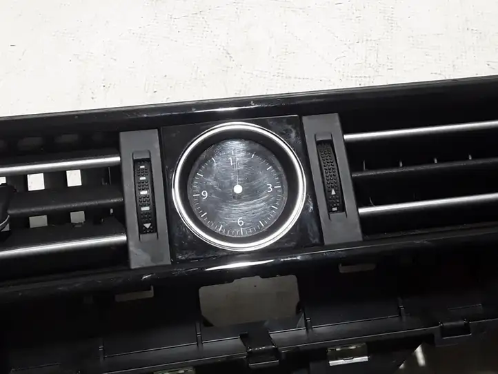Volkswagen PASSAT B8 (2015 - ) 3G1858416F Центральный воздушный дефлектор — фото 2