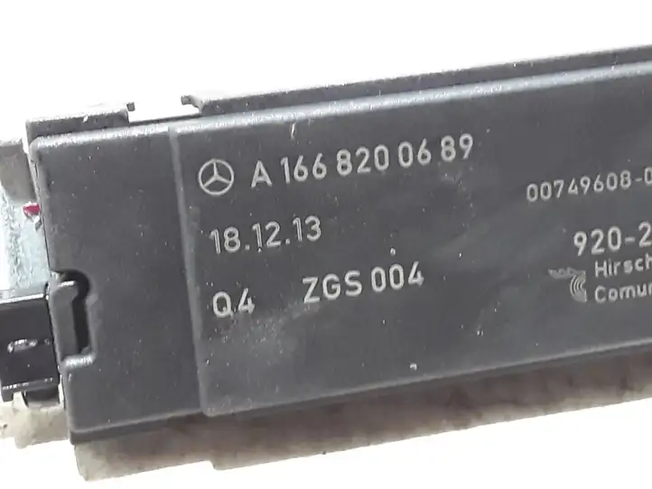 Mercedes-Benz CLA C117,X117,W117 (2013 - 2019) A1668200689 Усилитель антенны — фото 2
