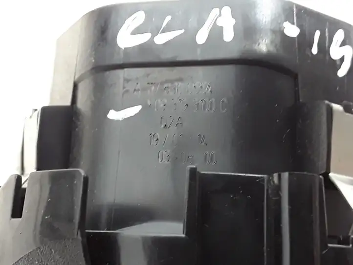 Mercedes-Benz CLA C117,X117,W117 (2013 - 2019) A1178300554 Центральный воздушный дефлектор — фото 3