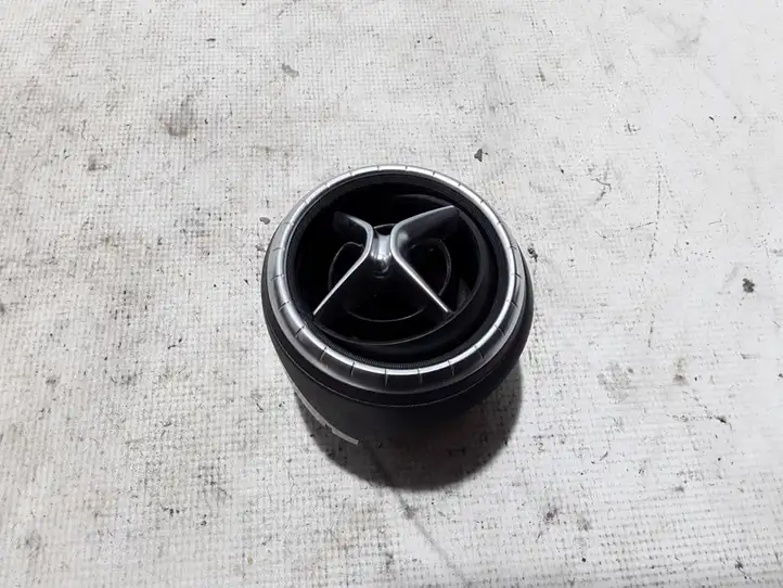 Mercedes-Benz CLA C117,X117,W117 (2013 - 2019) A1178300554 Центральный воздушный дефлектор — фото 1