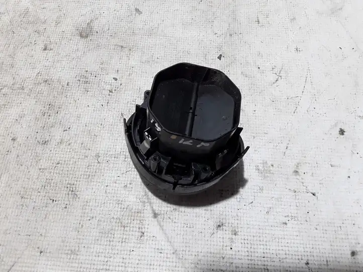 Mercedes-Benz CLA C117,X117,W117 (2013 - 2019) A1178300554 Центральный воздушный дефлектор — фото 2