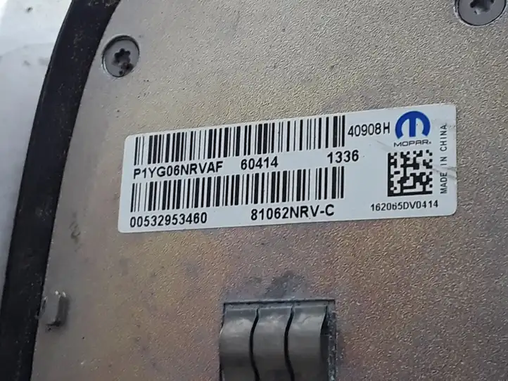 Chrysler Pacifica (2016 - ) 1YG06NRVAF GPS антенна — фото 2