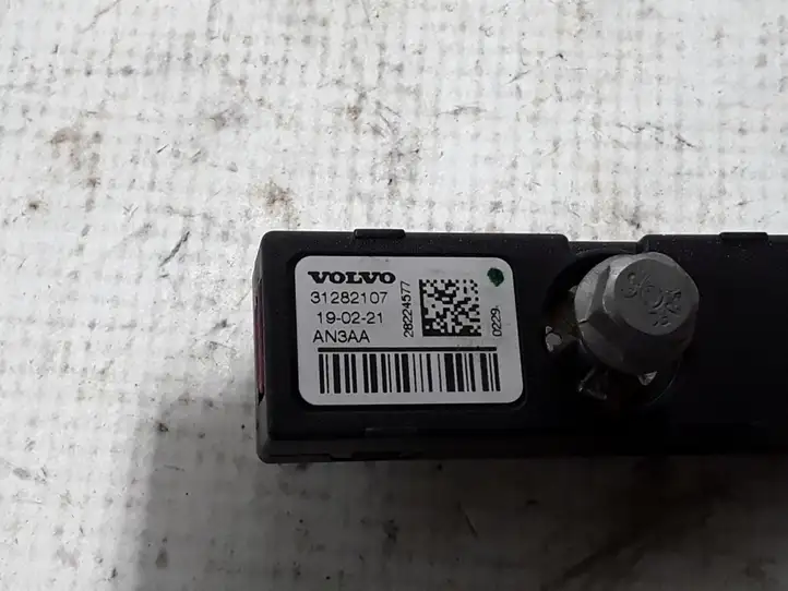 Volvo S60 (2018 - ) 31282107 GPS антенна — фото 3