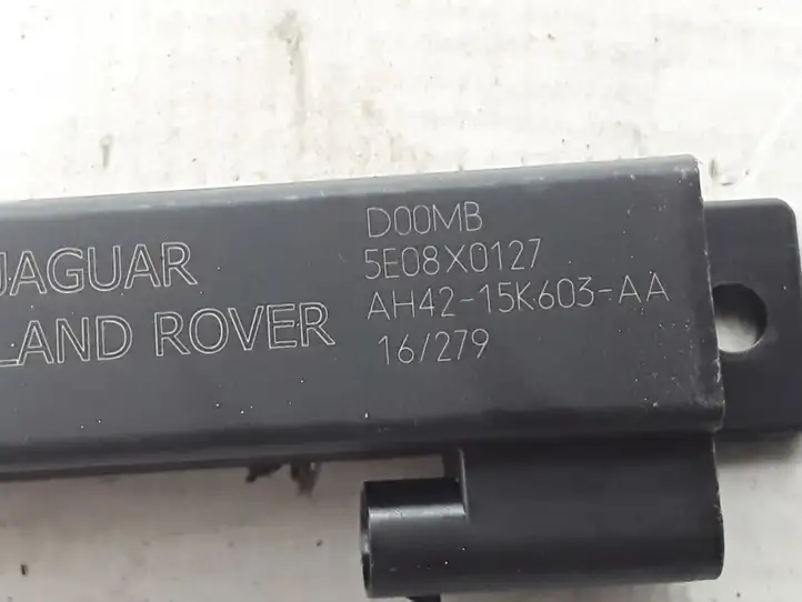 Land Rover Discovery Sport (2014 - 2019) AH4215K603AA GPS антенна — фото 2