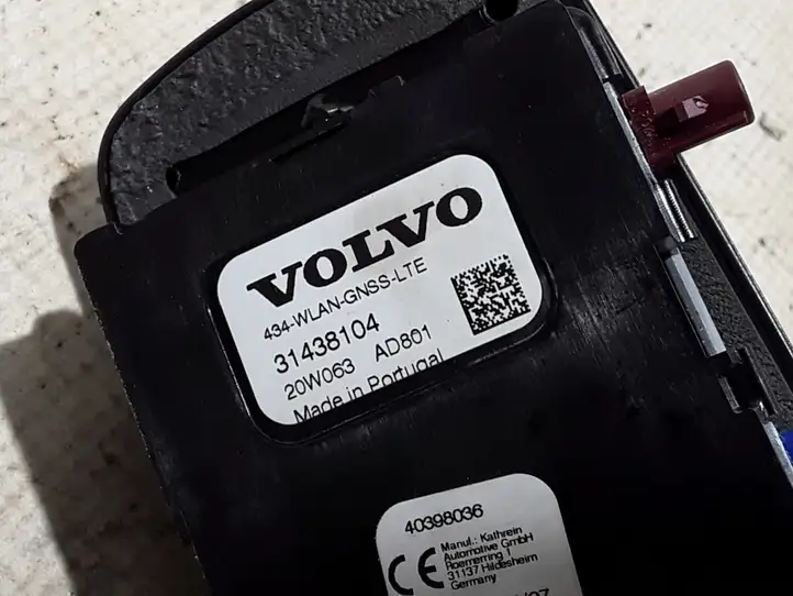 Volvo XC60 (2017 - ) GPS антенна — фото 2
