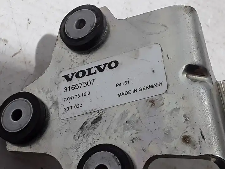 Volvo XC60 (2017 - ) 37412100 Другая часть кузова — фото 3