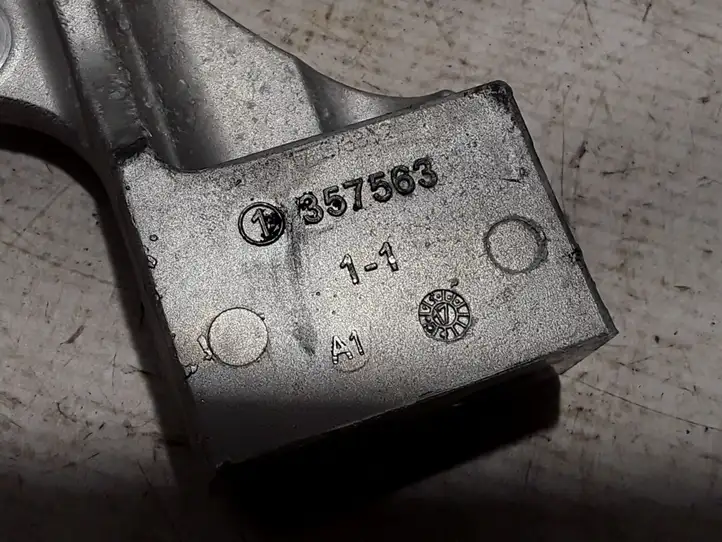 Volvo XC60 (2017 - )  1357563 Другая часть кузова