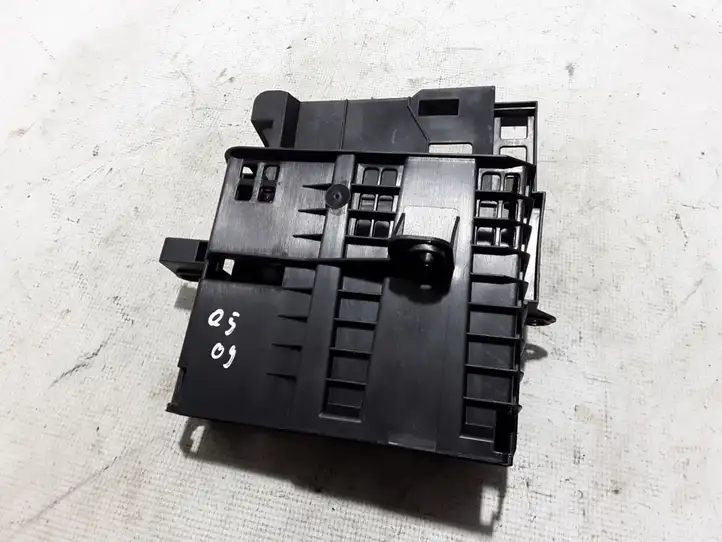 Audi Q5 (2008 - 2012)  8R0035209A Другая часть кузова