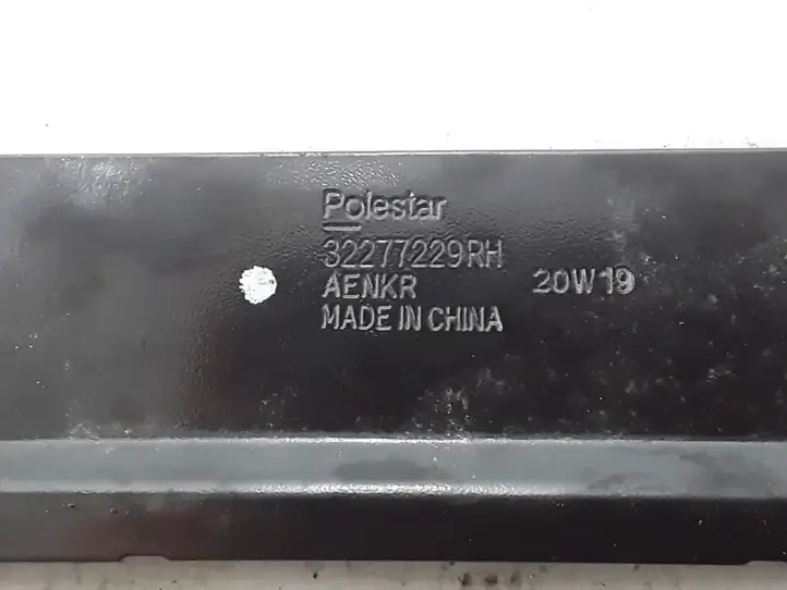 Volvo XC40 (2017 - ) 32277229 Другая часть кузова — фото 2