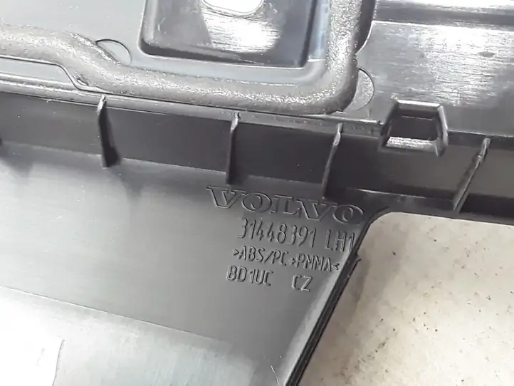 Volvo XC40 (2017 - ) 31448391 Накладка стекла передней двери — фото 2