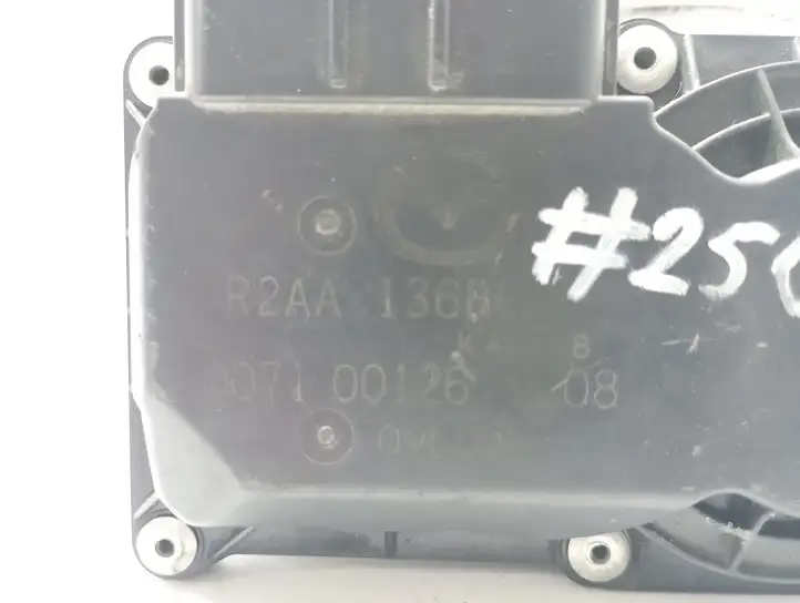 Mazda 6 (2009 - 2012) R2AA136B0 Дроссельная заслонка — фото 4