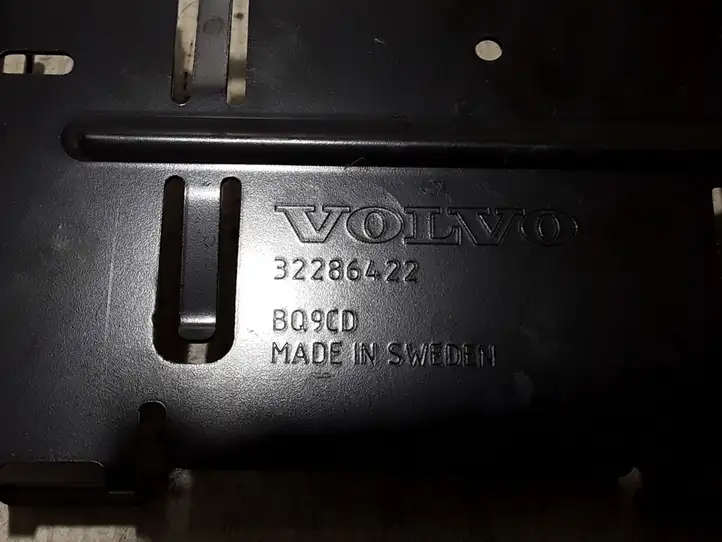 Volvo XC60 (2017 - ) 32286422 Другая часть кузова — фото 3