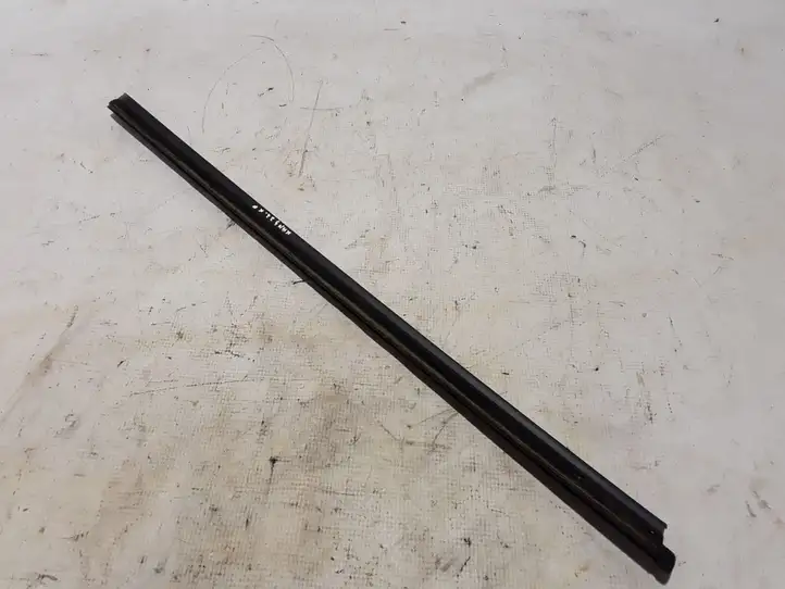 Renault Kangoo III (2021 - )  808219946R Отделка стекла передней двери