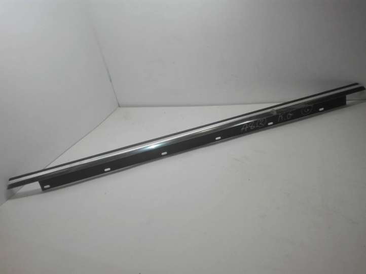 Audi A8 (2005 - 2007)  4E0853763 Уплотнительная резина стекла задней двери